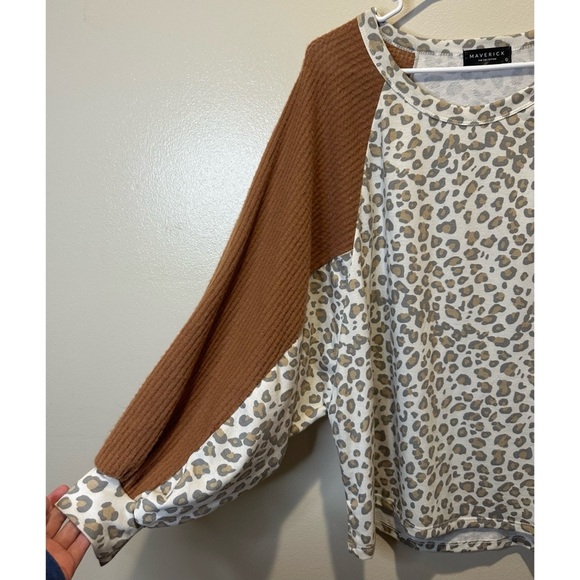 Maverick Women’s Leopard Print Sweater With Peasant Sleeves Size‎ Large - Picture 2 of 5
